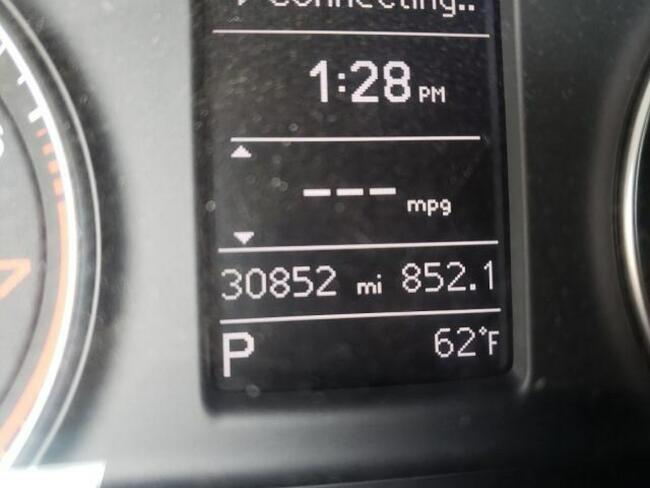 Audi Q3 2018, 2.0L, Premium, porysowany lakier