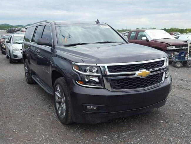 Chevrolet Suburban 2017, 5.3L, C1500, porysowany lakier