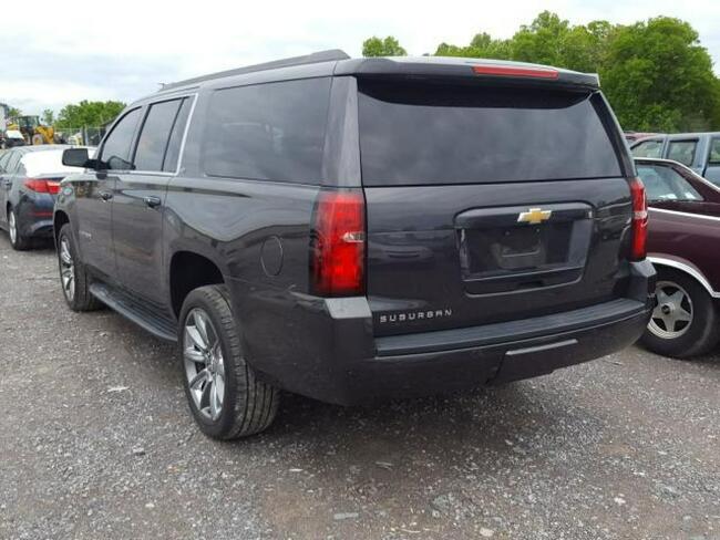 Chevrolet Suburban 2017, 5.3L, C1500, porysowany lakier