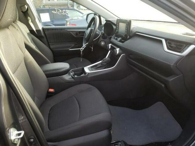 Toyota RAV-4 2020, 2.5L, wersja LE, porysowany lakier