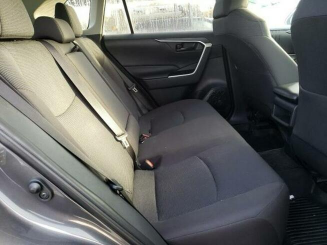 Toyota RAV-4 2020, 2.5L, wersja LE, porysowany lakier