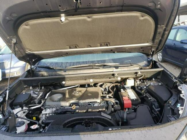 Toyota RAV-4 2020, 2.5L, wersja LE, porysowany lakier