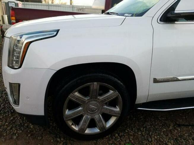 Cadillac Escalade 2017, 6.2L, Luxury, porysowany lakier