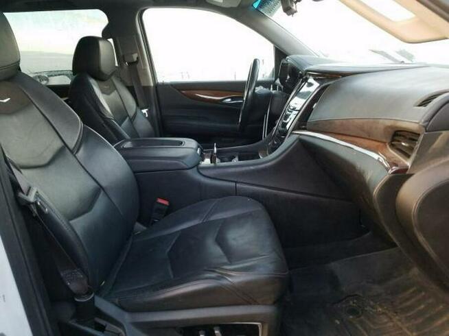 Cadillac Escalade 2017, 6.2L, Luxury, porysowany lakier