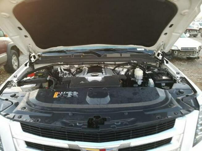 Cadillac Escalade 2017, 6.2L, Luxury, porysowany lakier