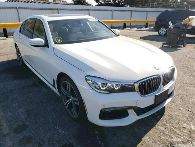 BMW 740 2016, 3.0L, porysowany lakier