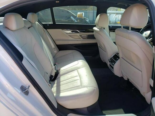 BMW 740 2016, 3.0L, porysowany lakier