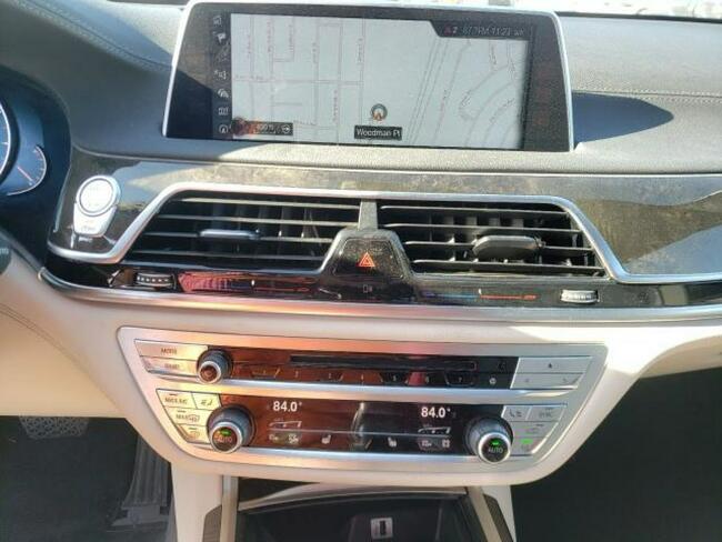 BMW 740 2016, 3.0L, porysowany lakier