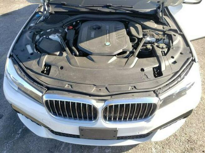 BMW 740 2016, 3.0L, porysowany lakier