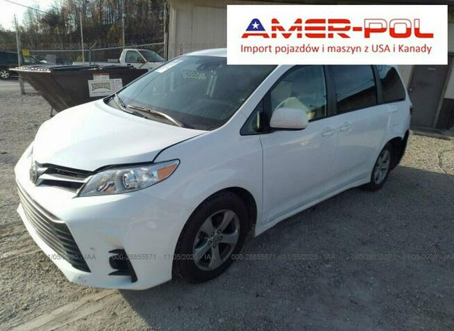 Toyota Sienna 2020, 3.5L, uszkodzony tył