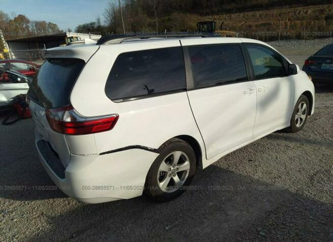 Toyota Sienna 2020, 3.5L, uszkodzony tył