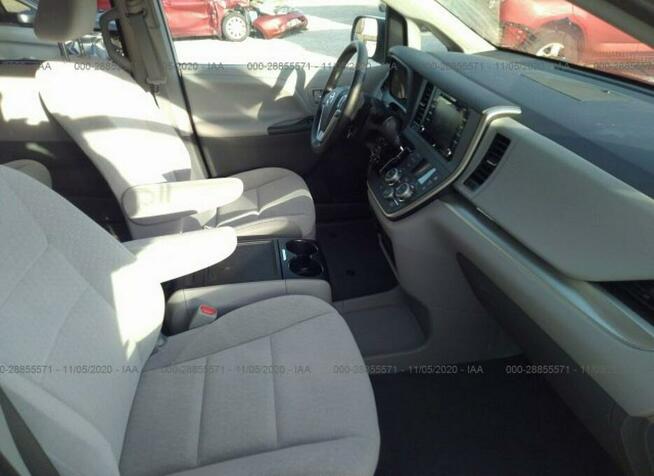 Toyota Sienna 2020, 3.5L, uszkodzony tył