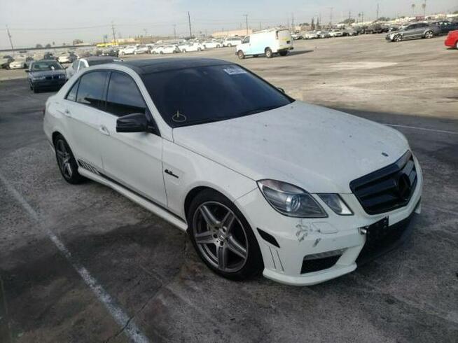 Mercedes E 63 AMG 2010, 6.2L, uszkodzony tył