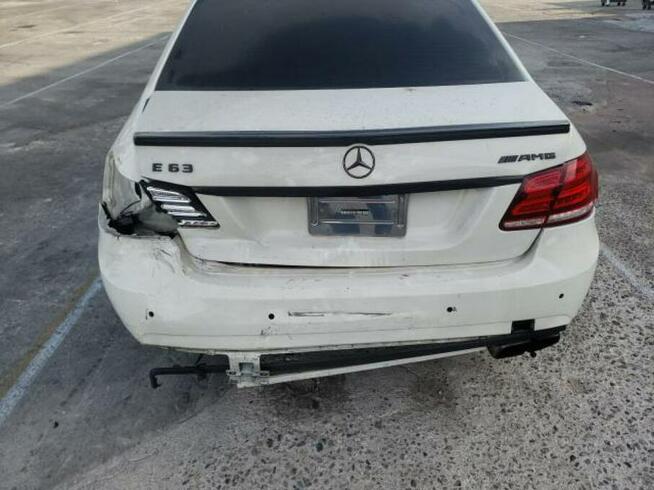 Mercedes E 63 AMG 2010, 6.2L, uszkodzony tył