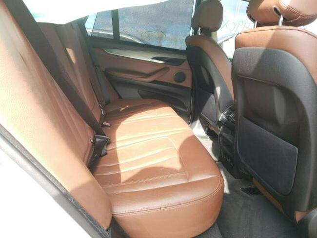 BMW X5 2014, 3.0L, uszkodzony bok