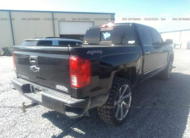 Chevrolet Silverado 2017, 5.3L, 4x4, lekko uszkodzony przód