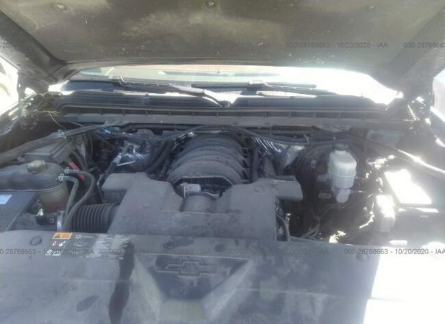 Chevrolet Silverado 2017, 5.3L, 4x4, lekko uszkodzony przód