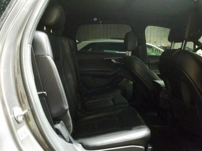 Audi Q7 2019, 3.0L, 4x4, porysowany lakier