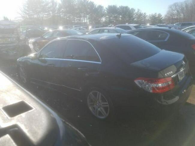 Mercedes E 55 2010, 5.5L, uszkodzony bok