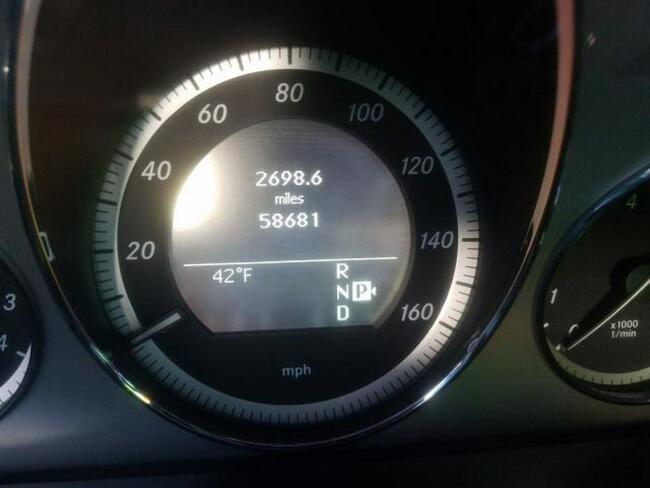 Mercedes E 55 2010, 5.5L, uszkodzony bok