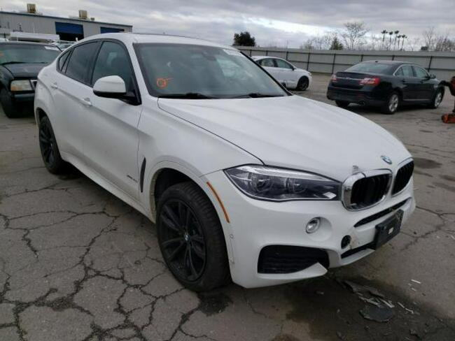BMW X6 2018, 3.0L, 4x4, uszkodzony bok