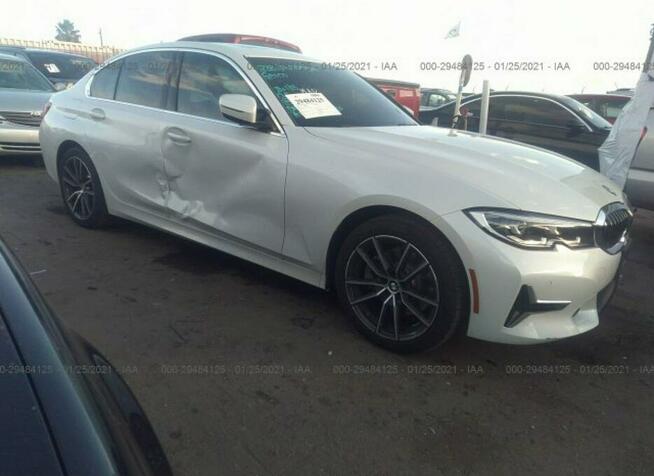 BMW 330 2020, 2.0L, 4x4, uszkodzony bok