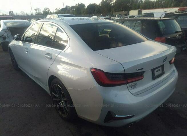 BMW 330 2020, 2.0L, 4x4, uszkodzony bok