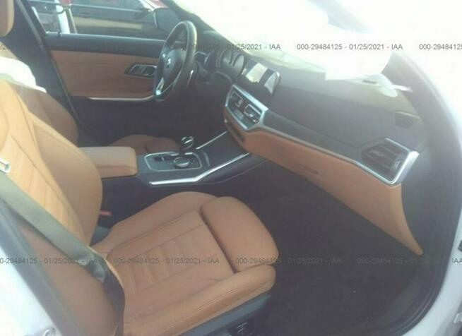 BMW 330 2020, 2.0L, 4x4, uszkodzony bok