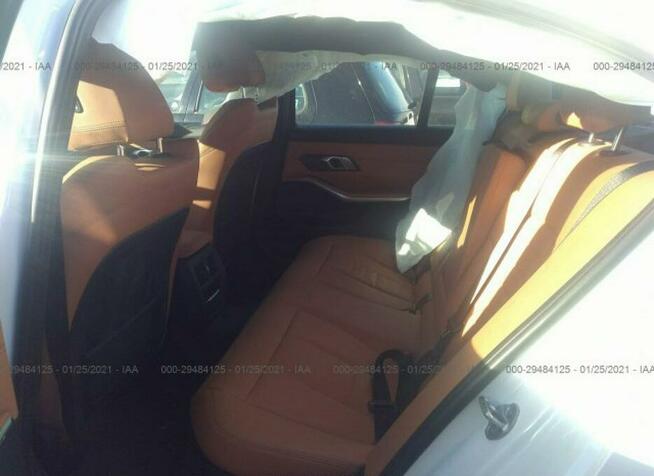 BMW 330 2020, 2.0L, 4x4, uszkodzony bok