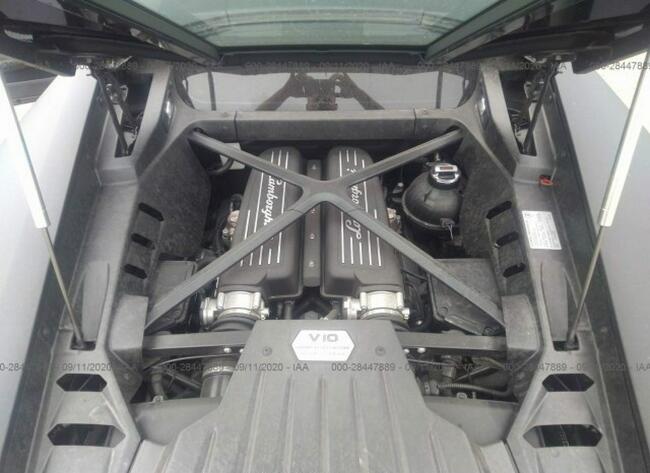 Lamborghini Huracan 2019, 5.2L, RWD, uszkodzony bok