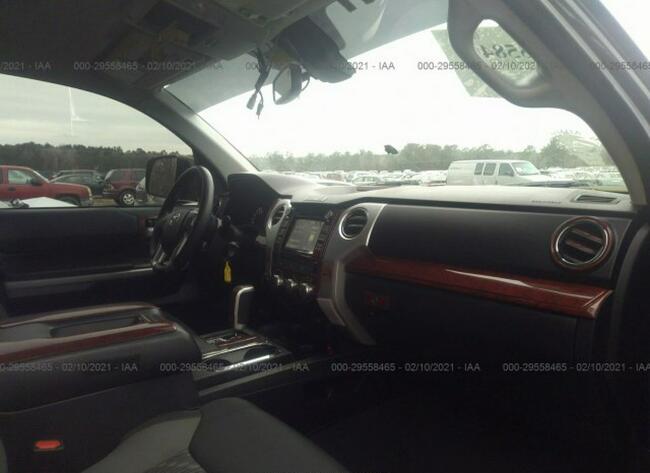 Toyota Tundra 2018, 5.7L, 4x4, uszkodzony tył