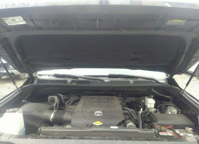 Toyota Tundra 2018, 5.7L, 4x4, uszkodzony tył