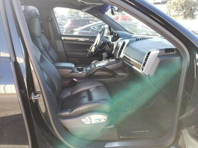 Porsche Cayenne Turbo S, 2011, 4.8L, 4x4, uszkodzony tył
