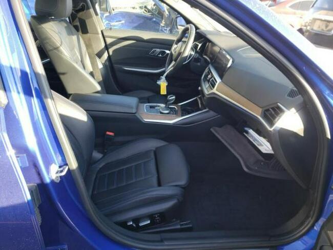 BMW 330 2019, 2.0L, uszkodzony tył