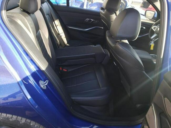 BMW 330 2019, 2.0L, uszkodzony tył