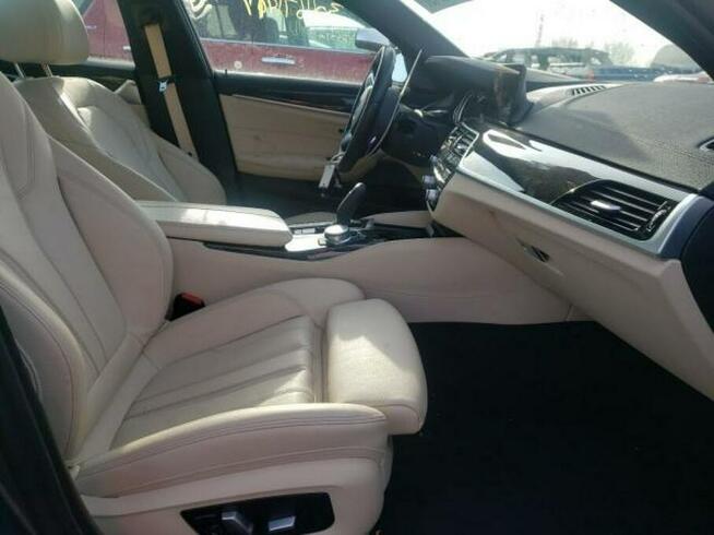 BMW 540 2017, 3.0L, 4x4, uszkodzony bok