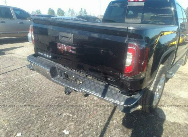 GMC Sierra 2018, 5.3L, 4x4, uszkodzony tył