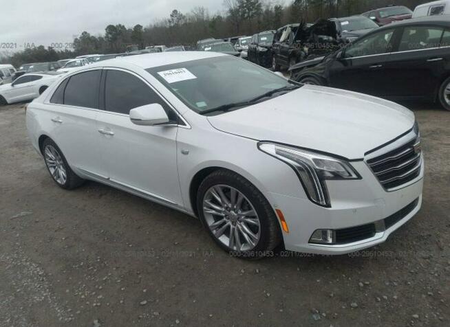 Cadillac XTS 2018, 3.6L, uszkodzony bok