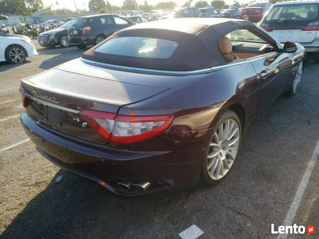 Maserati GranTurismo 2010, 4.7L, uszkodzone koło