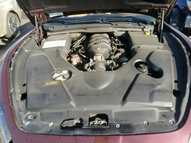 Maserati GranTurismo 2010, 4.7L, uszkodzone koło