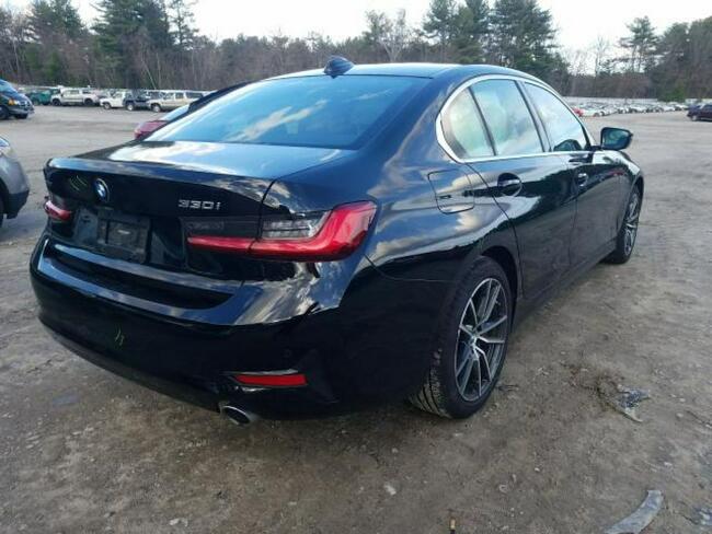 BMW 330 2020, 2.0L, 4x4, uszkodzony bok