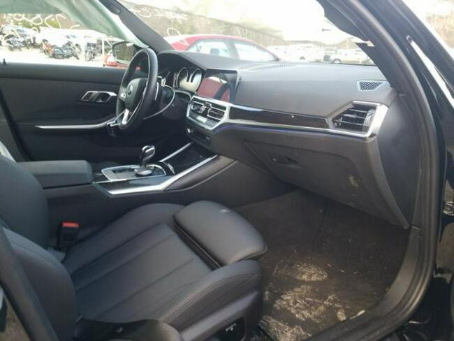 BMW 330 2020, 2.0L, 4x4, uszkodzony bok