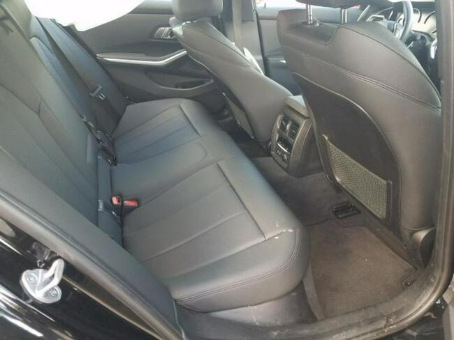 BMW 330 2020, 2.0L, 4x4, uszkodzony bok