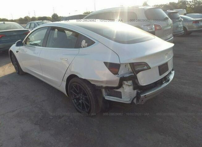 Tesla Model 3 2020, 4x4, uszkodzony tył