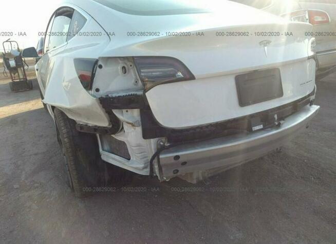 Tesla Model 3 2020, 4x4, uszkodzony tył