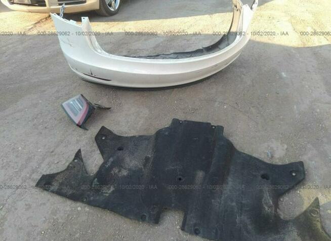 Tesla Model 3 2020, 4x4, uszkodzony tył