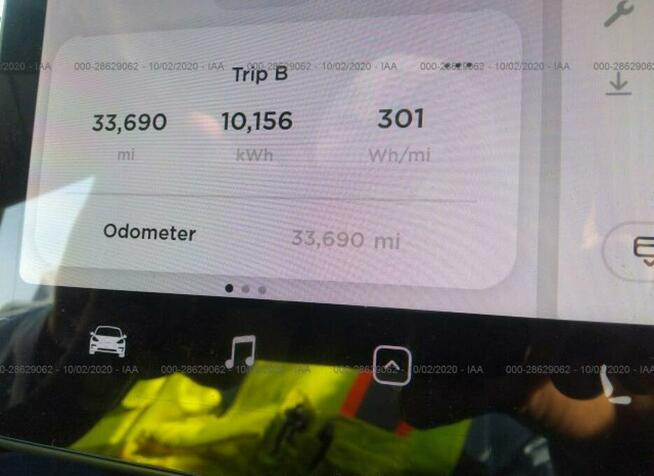 Tesla Model 3 2020, 4x4, uszkodzony tył