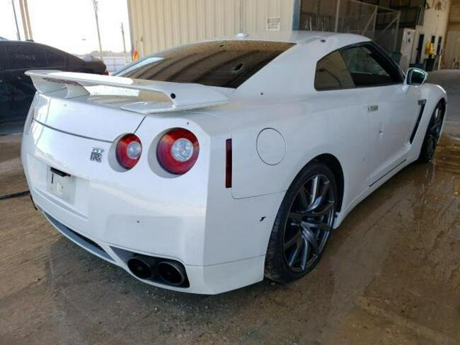 Nissan GT-R 2010, 3.8L, 4x4, Base, od ubezpieczalni