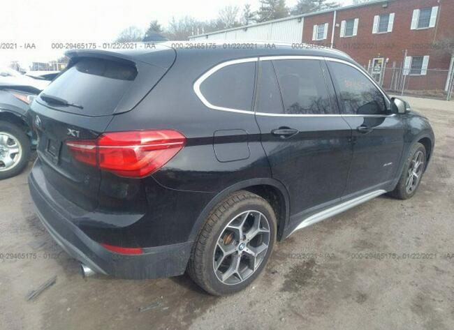 BMW X1 2017, 2.0L, 4x4, uszkodzony bok