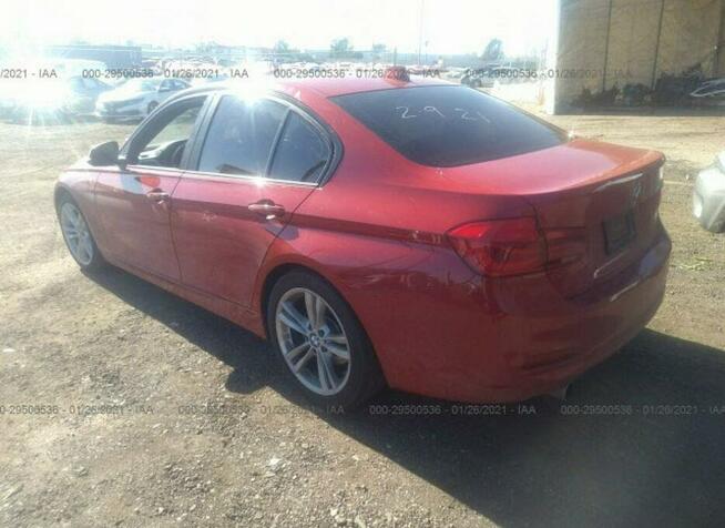 BMW 320 2016, 2.0L, lekko uszkodzony przód